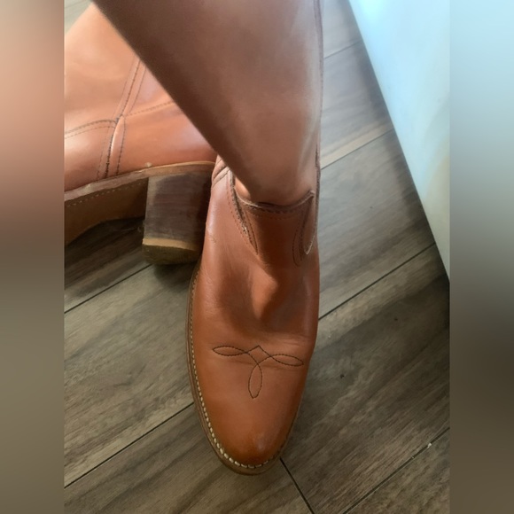 Barely worn cowboy boots - Picture 2 of 4